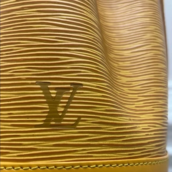 Louis Vuitton Yellow Epi Leather Bucket Shoulder Bag - Picture 2 of 16